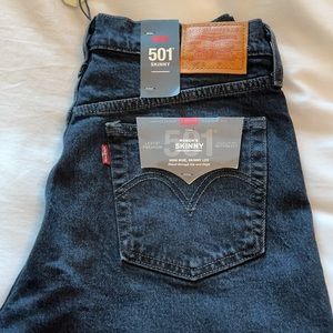NWT Levi’s 501 skinny - black with rips